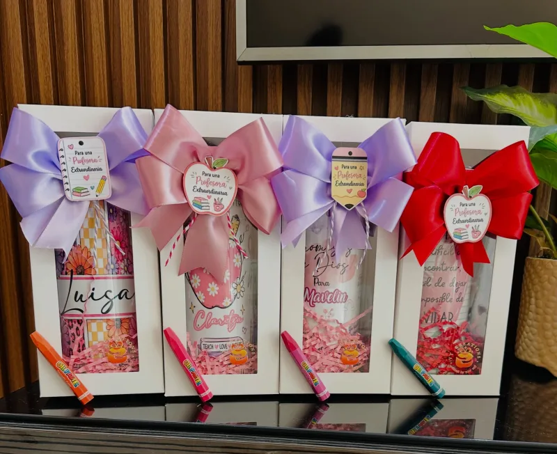 🍎✨ ¡Sorprende a ese profesor especial con un regalo único y lleno de cariño! ✨🍎