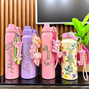 ✨ Dale un toque único a tu día con nuestros termos personalizados y complétalos con un hermoso llavero personalizado he